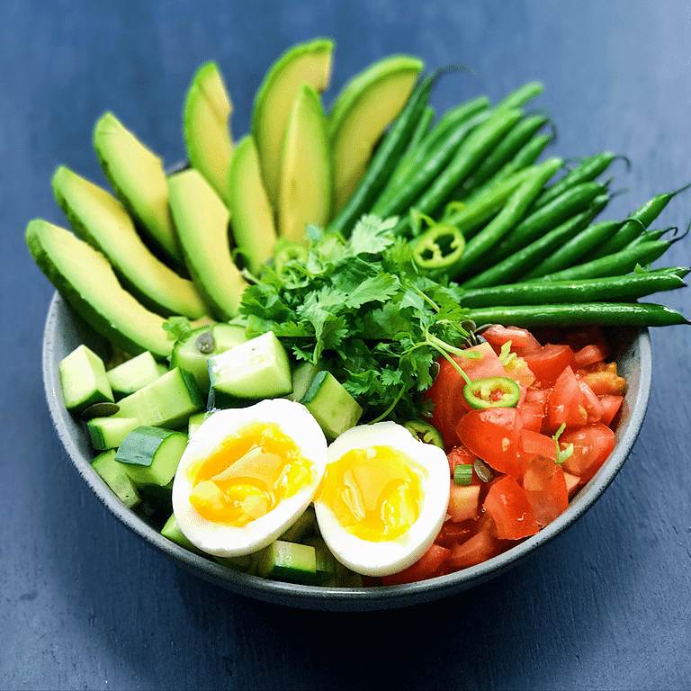 Buddha bowl med hirse, avocado og æg