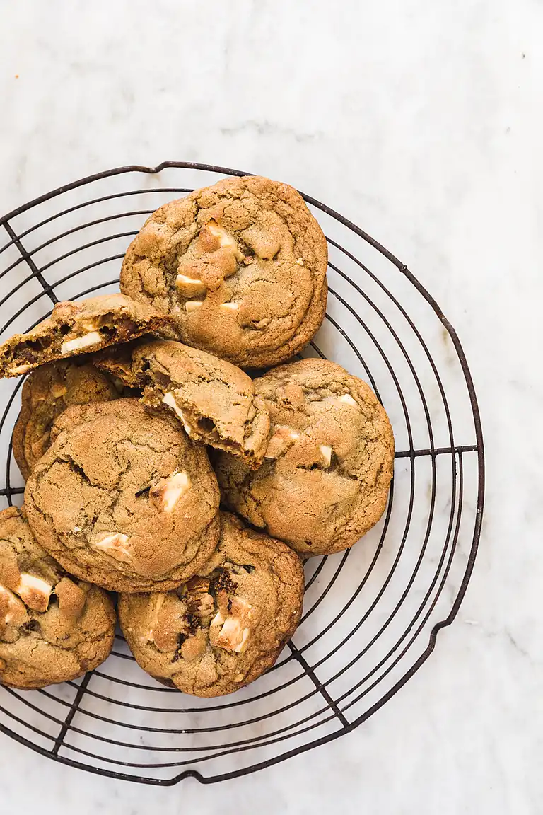 Cookies med tørrede figner og hvidchokolade