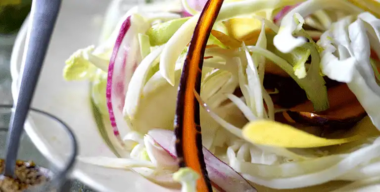Crudité af rå rodfrugter