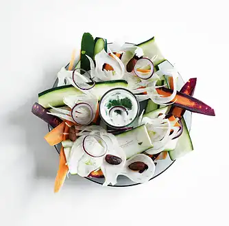 Crudité med yoghurtdip 