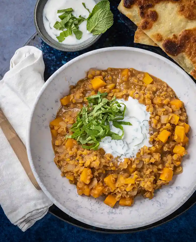 Dahl med sambhar-krydderimix og rødder