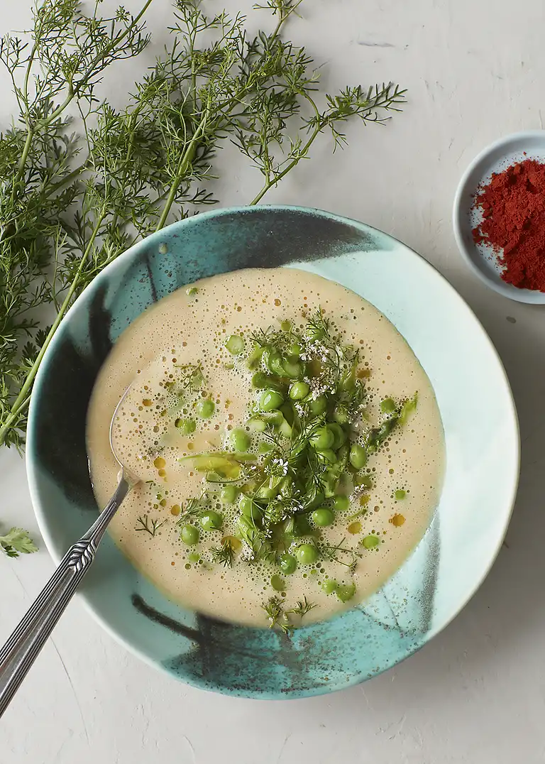 Flækærtesuppe med asparges og grønne skud