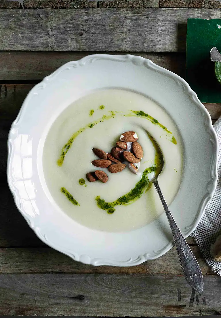 Fløjlssuppe med blomkål og hvide bønner