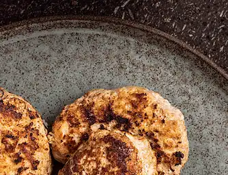 Frikadeller med persillerødder og kartoffelsalat