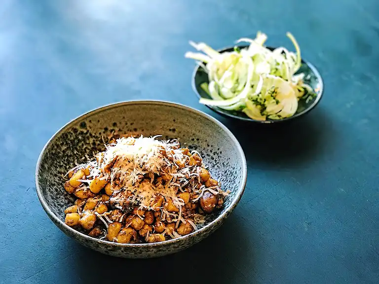 Gnocchetti med knoldselleri og fennikel med kærnemælksdressing