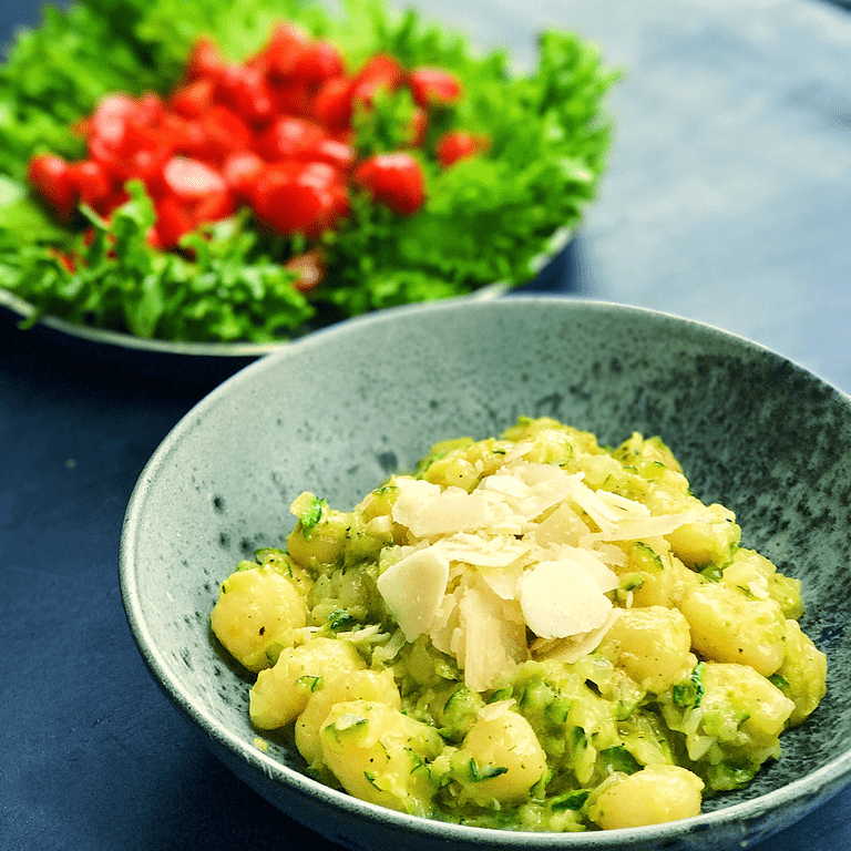 Conchiglioni-pasta med squash, citron og parmesan og salat