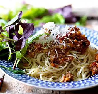 Grøn bolognese med tempeh og rodfrugter