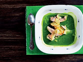 Grøn suppe med laks