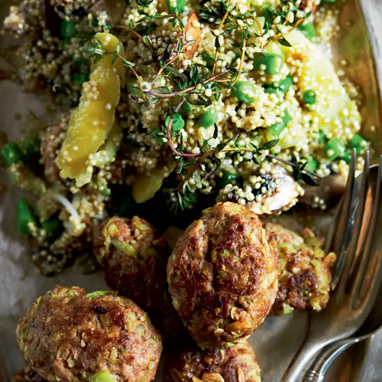 Grønne frikadeller med quinoasalat