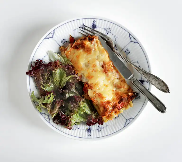 Grønsags lasagne med sprød salat