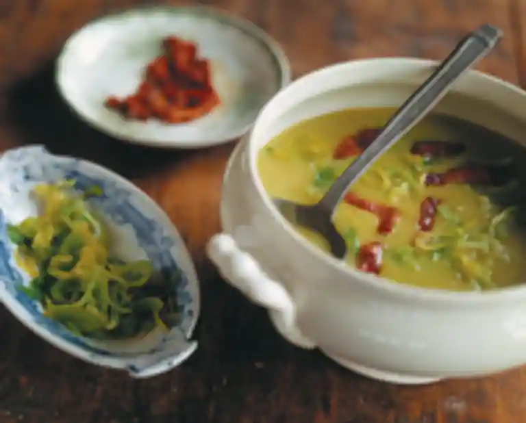 Kartoffel-porresuppe med bacondrys