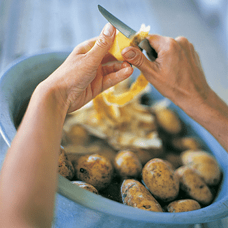 Kartoffelkompot med citronskal og hvidløg