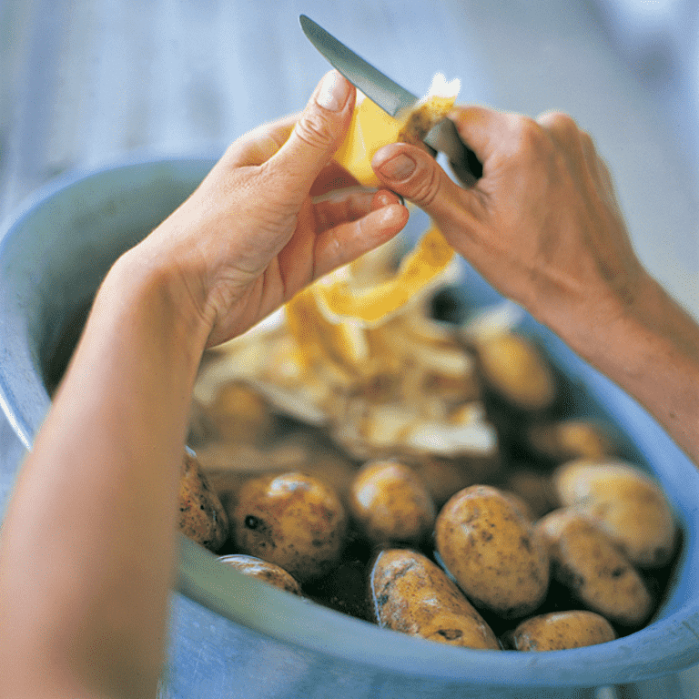 Kartoffelkompot med citronskal og hvidløg