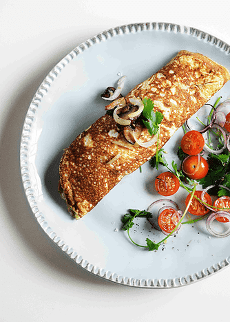 Kartoffelomelet med porrer og stegt romaine