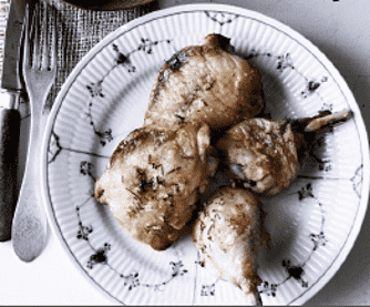 Kyllingelår med risotto og blomme-løgsalat