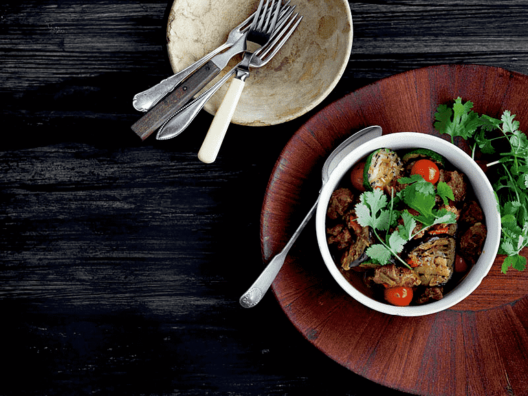 Lammegryde ‘one pot’ med grillet aubergine og squash 