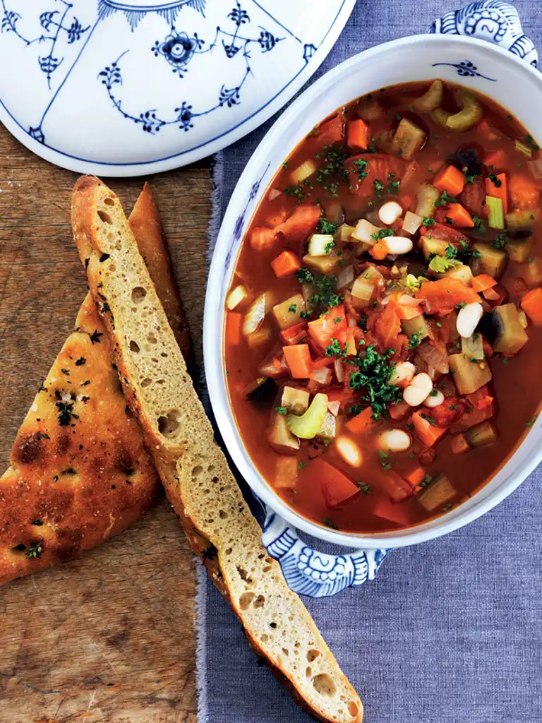 Minestrone med timianbrød 