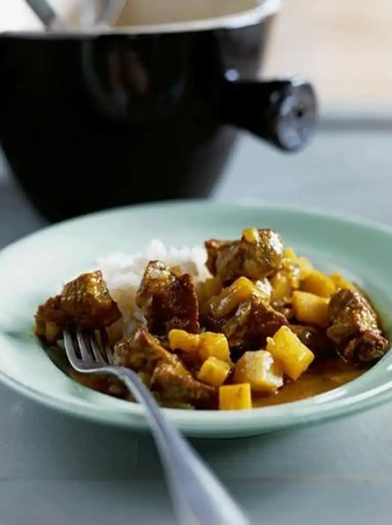 Oksegryde med kokosmælk og brune ris