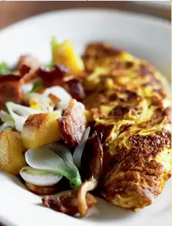 Omelet med bacon og svampe