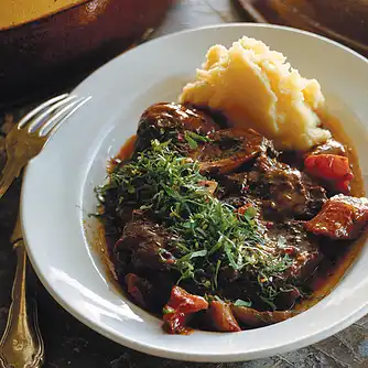 Osso buco med kartoffelmos og porrer