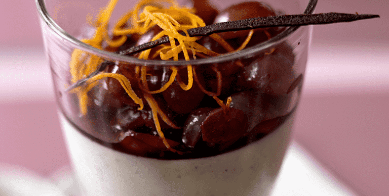 Panna cotta med vanilje og søde druer i portvin