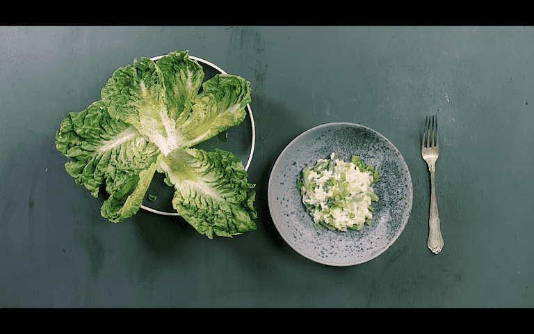 Aspargesrisotto med grønkål, ricotta og grøn salat