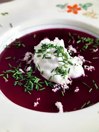 Rødbedesuppe med peberrodscreme