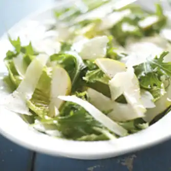 Salat med pære og pecorino