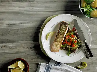 Skindstegt laks med broccoli