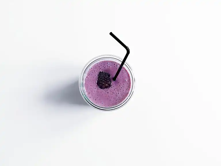 Smoothie med brombær og sojamælk 