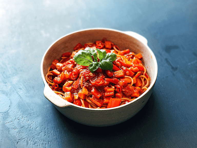 Spaghetti-one pot med tomat, peberfrugt og chili