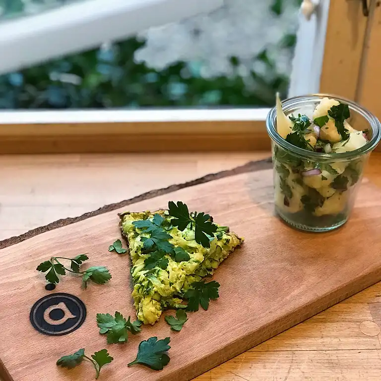 Squash-frittata med blomkålssalat