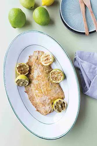 Stegt hel flået fladfisk