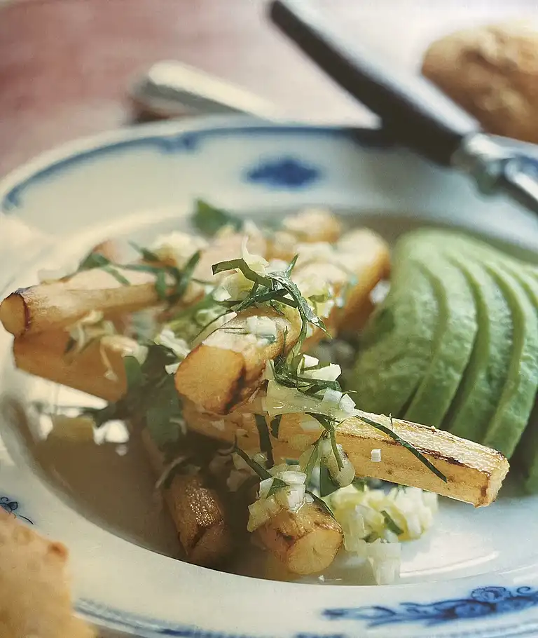 Stegte skozonerrødder med avocado