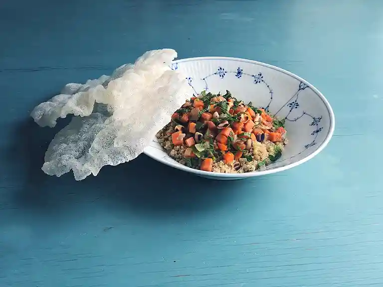 Thai kokoscurry med sprødt rispapir, citrongræs og mynte