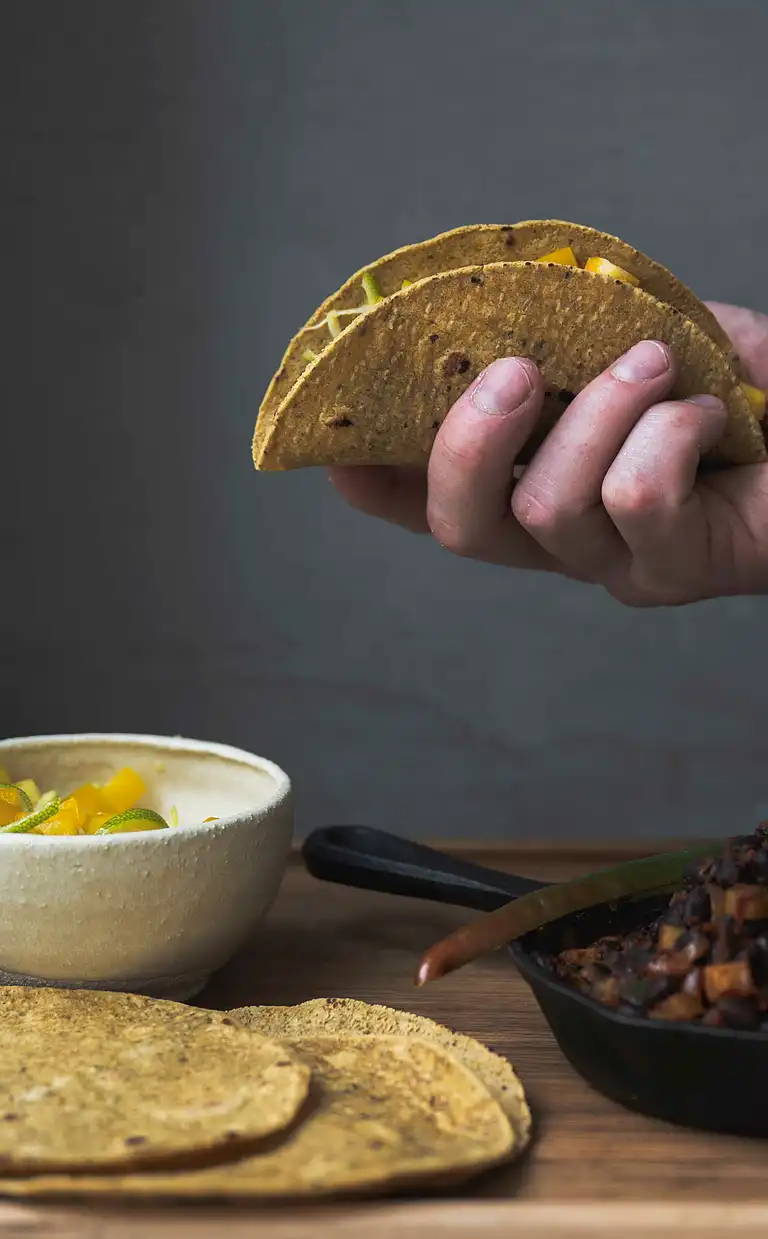Torskefisk i majstortillas med habanero, fennikel, lime, tomat og madagurk