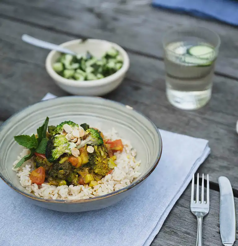 Vege-curry med tofu og broccoli