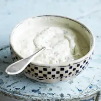 Yoghurtdressing med mynte og persille