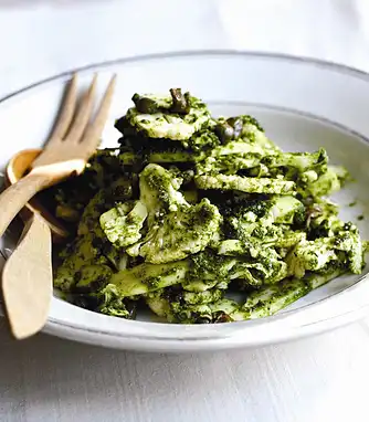 Blomkål eller broccoli med persiljepesto