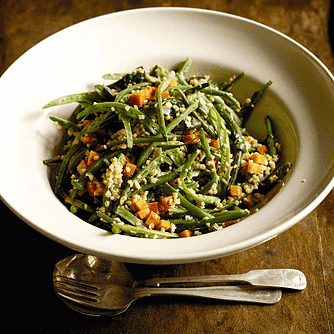 Bulgur med bönor och tahinidressing