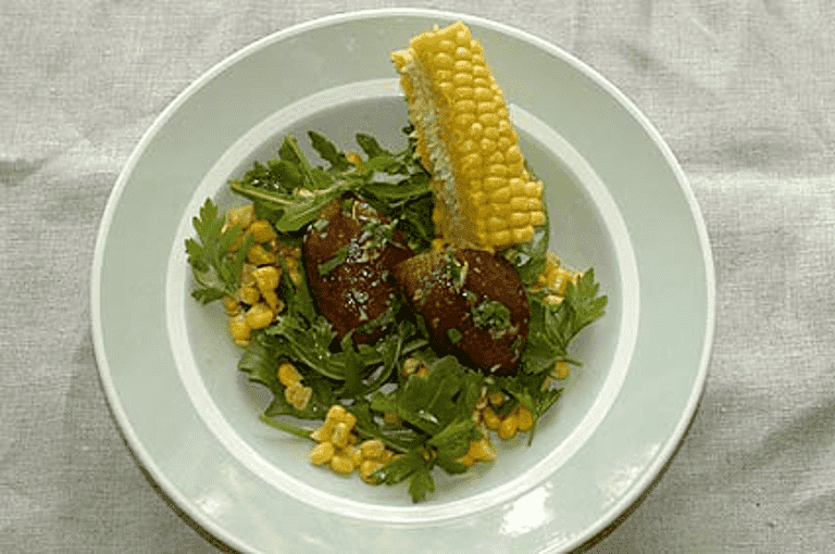 Rucolasallat med stekt portobellosvamp och majs