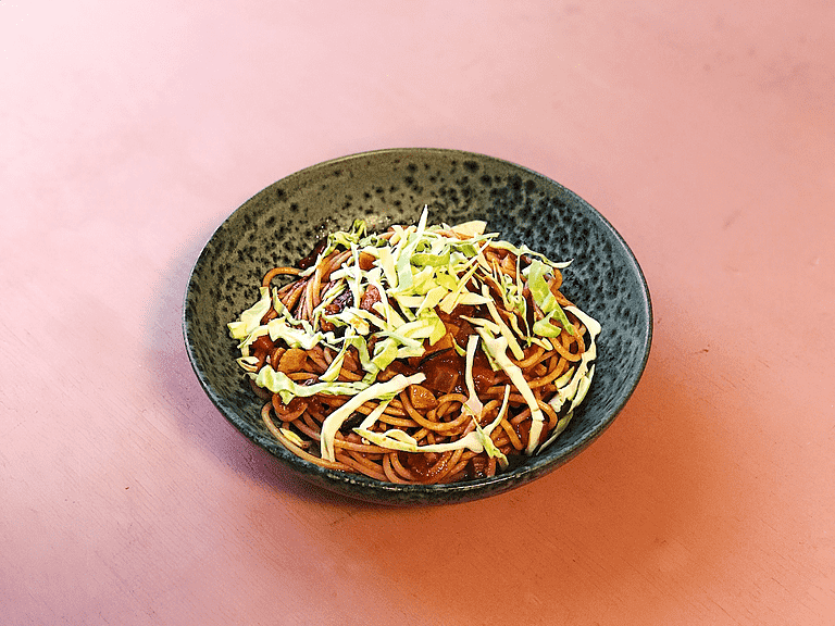 Spaghetti-one pot med tomat, rosmarin och spetskål