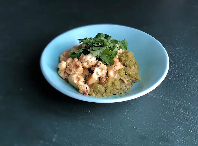 Spicy ärtröra med blomkål i miso och koriander