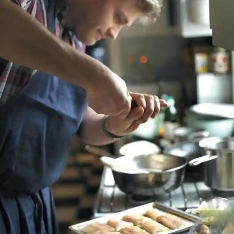 Ugnsbakad fisk med dillmajonäs och citronkål