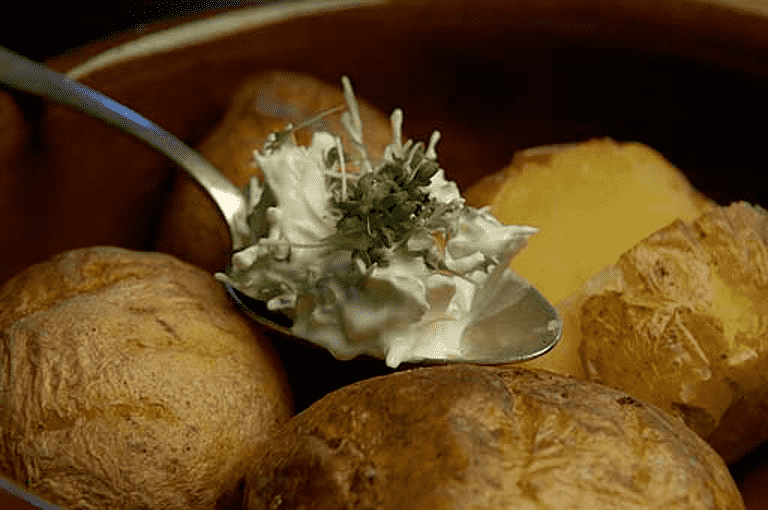 Ugnsbakad potatis med krasseolja